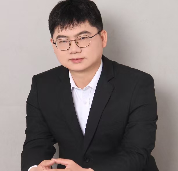 吕亮升 工商管理系主任